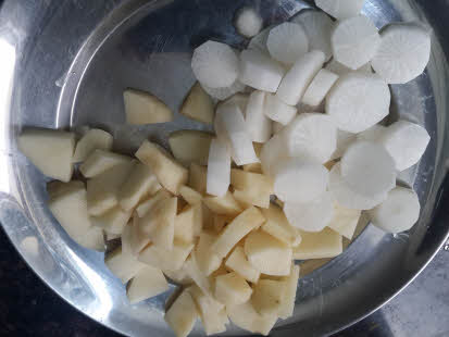 chop mooli and potatoes