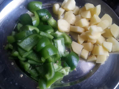 Chopped shimla mirch and potatoes