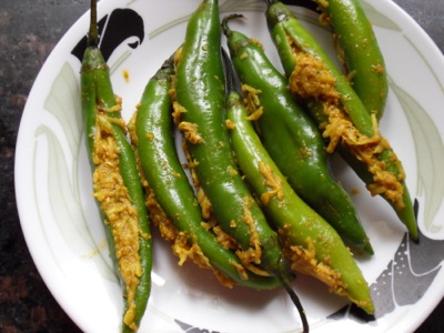 Chillies stuffed with mango filling