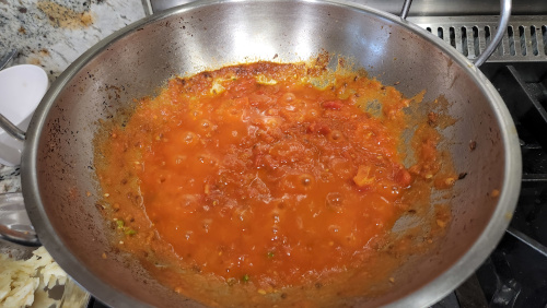 Make tomato curry