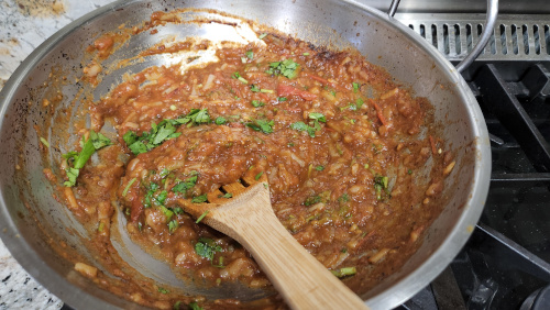 Make tomato curry