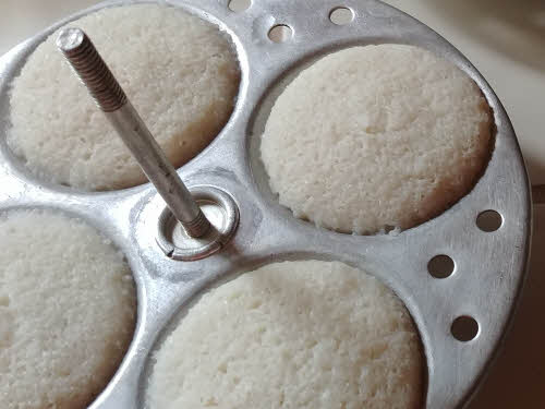 Steam the Idli