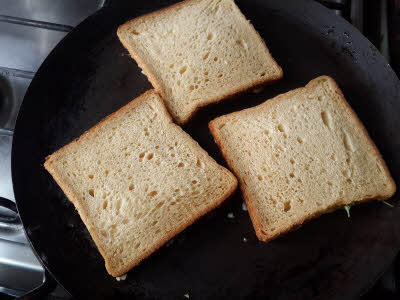 Cook bread slices