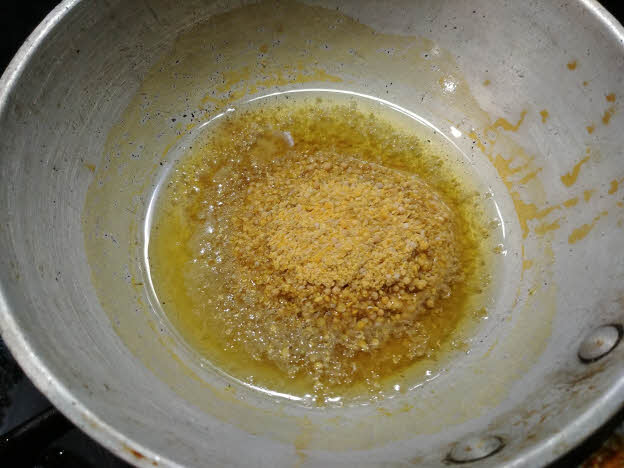 Mix oil and mustard