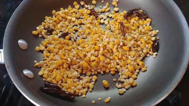 Saute chana dal, urad dal, whole red chillies