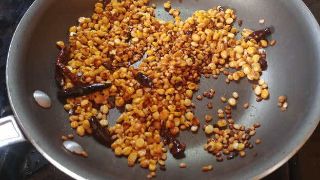 Saute chana dal, urad dal, whole red chillies