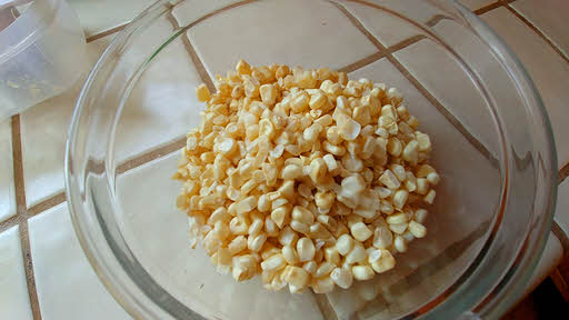 fresh corn kernels