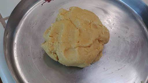Make biscuity roti dough