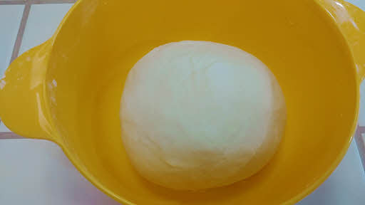 Proofing pizza dough