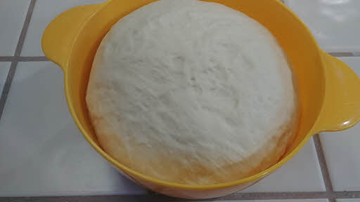 Proofing pizza dough