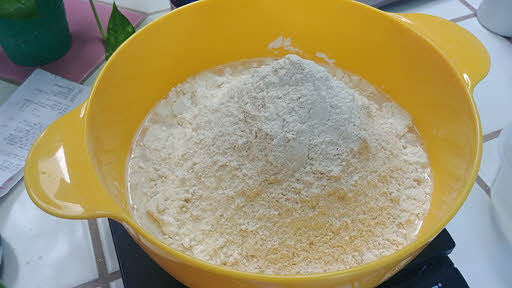 Combine yeast, warm water, flour and salt in a big bowl