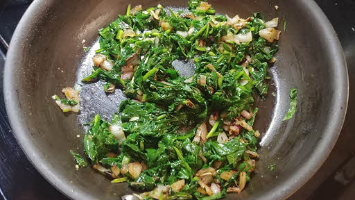 Saute onion and spinach for pudding