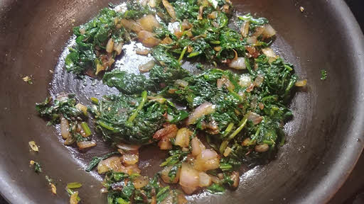 Saute onion and spinach for pudding