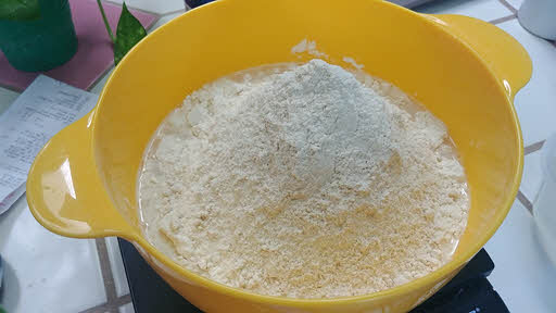 Combine starter, water and flour