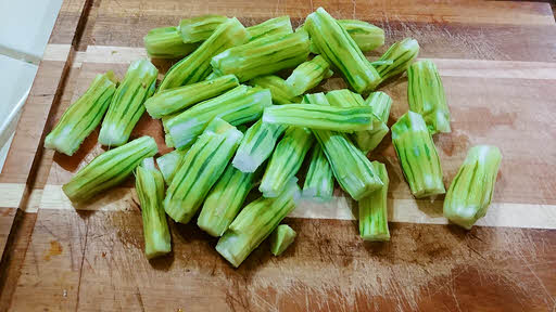 peeled drumstick pieces