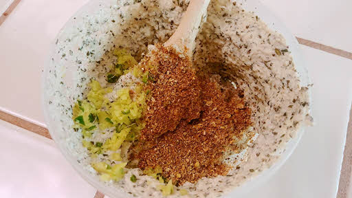 mix spices in urad dal