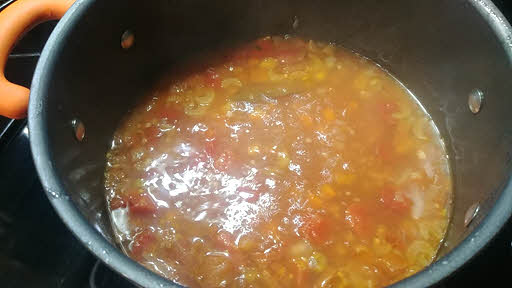 Simmer minestrone soup