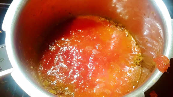 add freshly blended tomatoes