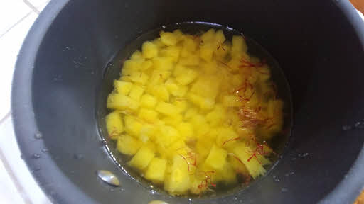 Make pineapple and sugar syrup