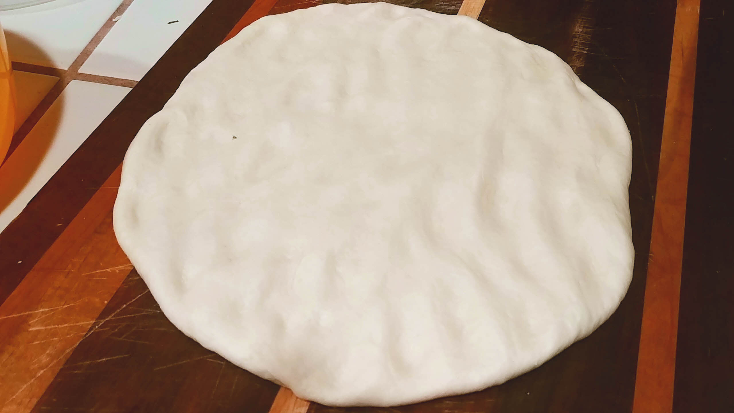 Spread the dough in a 10 inch diameter