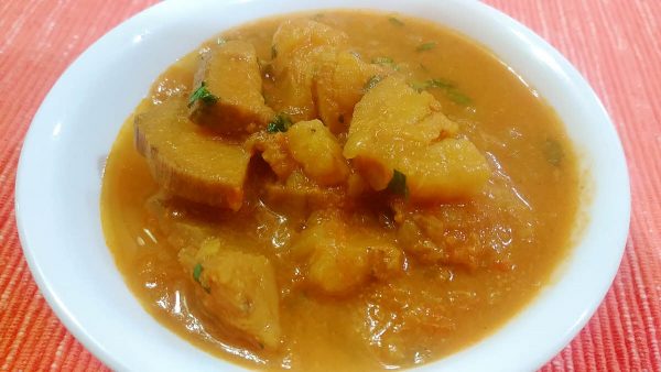 Kachche Kele Ki Curry (Plantain Curry)
