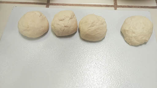 Divide the dough in 4 parts
