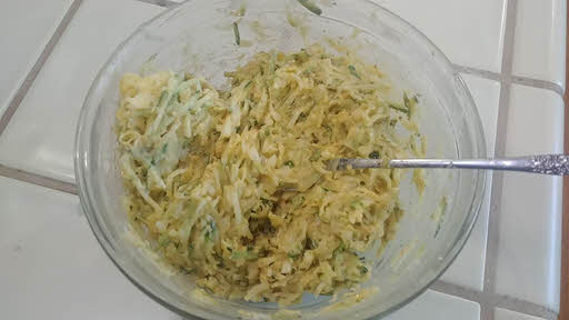 Mix grated zucchini, chopped onions, chopped chiilies, salt, red chilli powder and besan