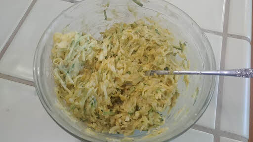 Mix grated zucchini, chopped onions, chopped chilies, salt, red chilli powder and besan