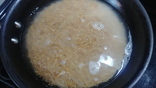 Add water to vermicelli