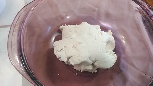 Knead the tlacoyo dough