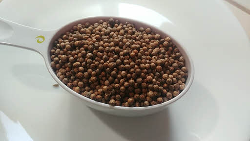 Roast dhaniya seeds