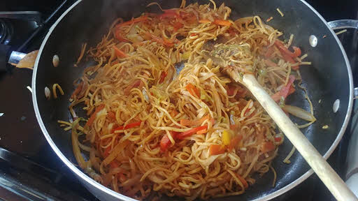 Mix noodles and vegetables