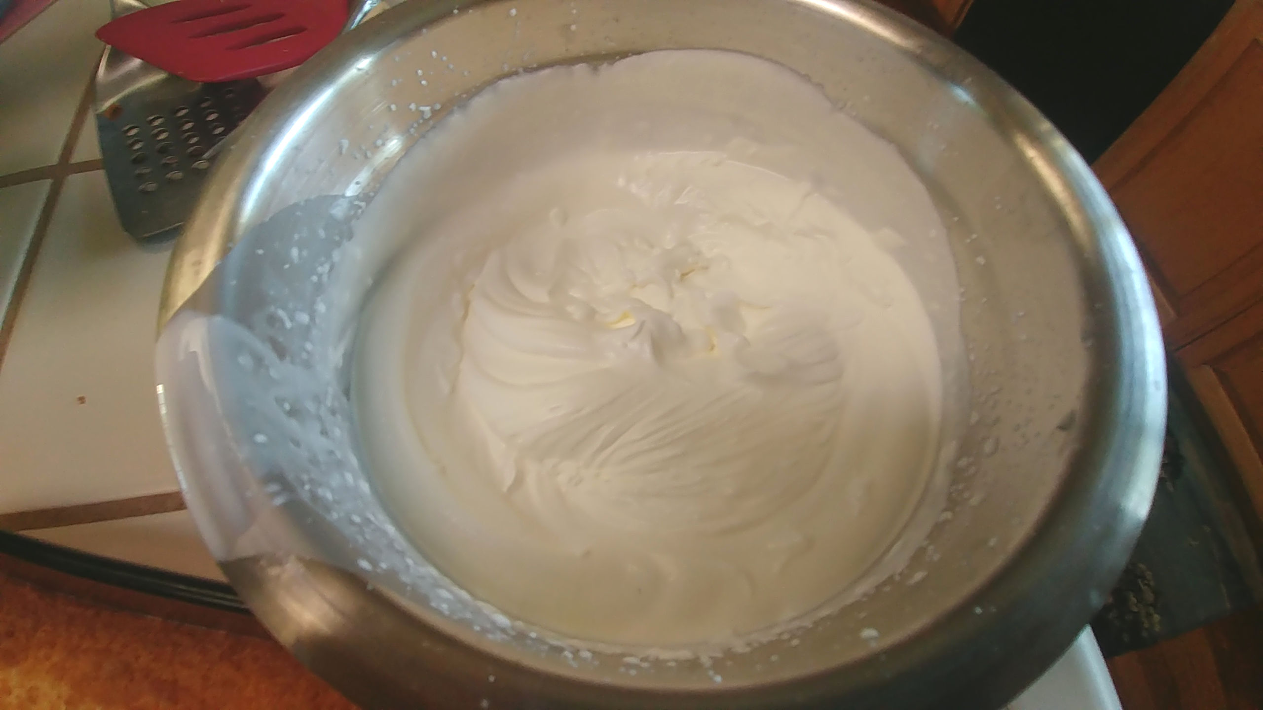 Whisk the whipping cream and sugar