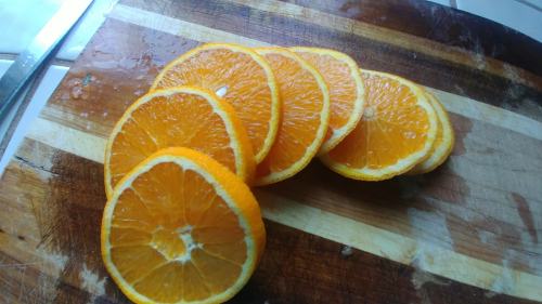 Cut orange in about 3/4 cm thick slices