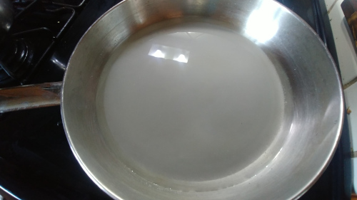 Boil the slices in sugar syrup