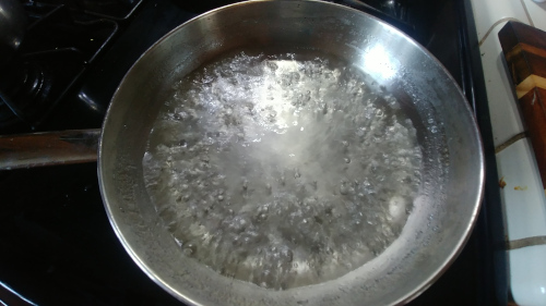 Boil the slices in sugar syrup