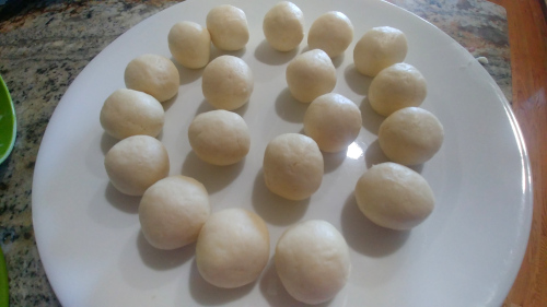 Fry gulab jamun balls